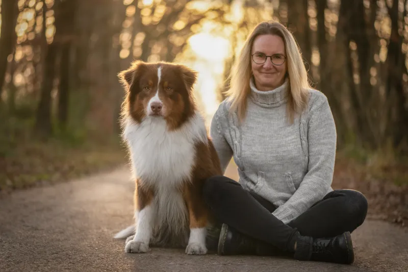 Hundetrainerin mit Hund